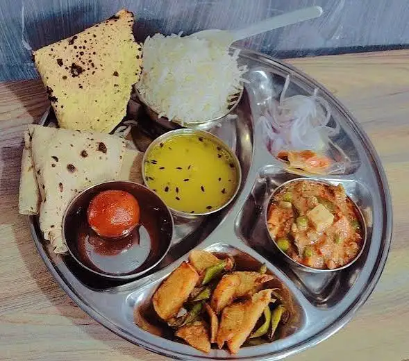 Waterfront restaurant table at Viva Andur